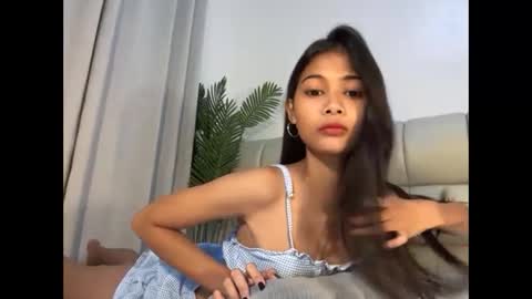 Snapshot of lily_kaye chatting on June 5, 8:31 am rika online show from June 5, 8:31 am