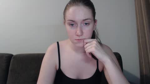 lily_love_x online show from December 12, 2:26 am