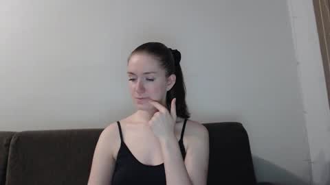 lily_love_x online show from November 28, 11:29 pm