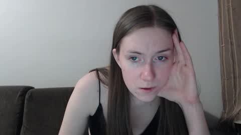 lily_love_x online show from February 25, 10:52 pm