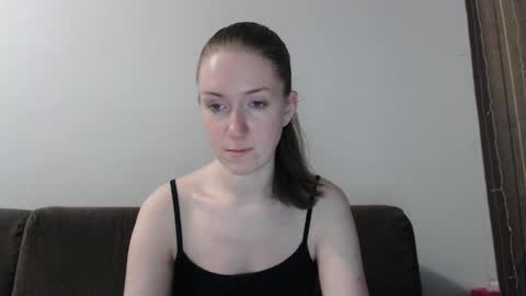 lily_love_x online show from April 3, 10:41 pm