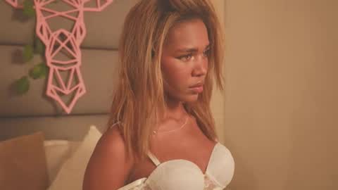 Lily Miiller online show from January 9, 9:16 pm