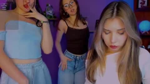 Snapshot of lily_morty chatting on April 28, 2:27 am Lily online show from April 28, 2:27 am