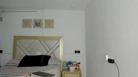 Snapshot of lily_noir_ chatting on April 2, 1:53 pm lily_noir_ online show from April 2, 1:53 pm