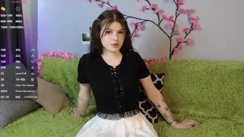 Snapshot of lily_qute chatting on May 27, 7:49 am Lily online show from May 27, 7:49 am