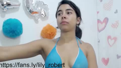 Snapshot of lily_robertss_ chatting on September 11, 4:45 am Lily Roberts online show from September 11, 4:45 am