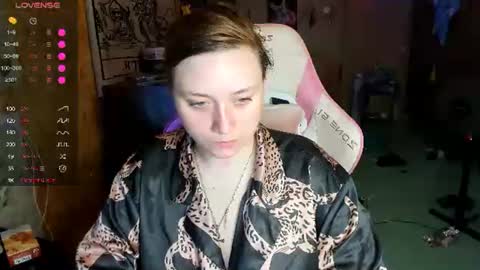 Snapshot of lily_shamy chatting on July 7, 5:50 pm Alice online show from July 7, 5:50 pm