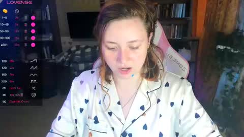 Snapshot of lily_shamy chatting on July 27, 5:31 pm Alice online show from July 27, 5:31 pm