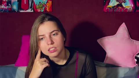 Snapshot of lily_smily chatting on September 18, 2:08 pm Lily online show from September 18, 2:08 pm