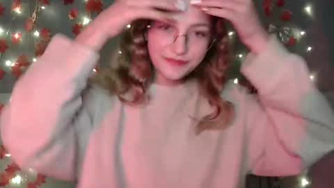 Snapshot of lily_tayberry chatting on October 15, 12:27 pm small lily online show from October 15, 12:27 pm