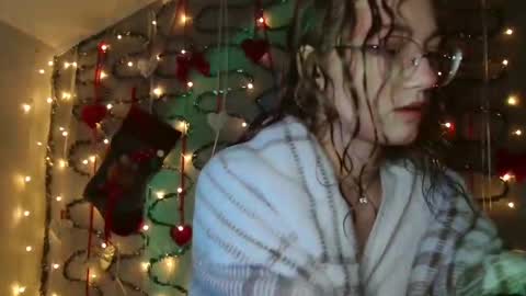 small lily online show from December 14, 11:04 am