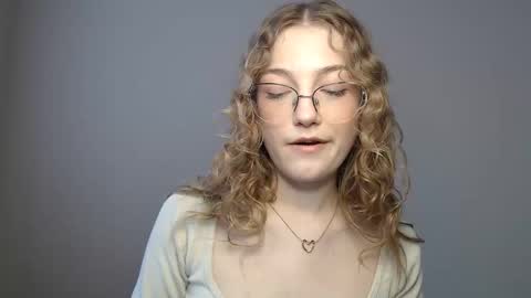 small lily online show from March 11, 1:17 pm