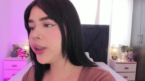 LilyWoodz online show from April 4, 7:11 pm