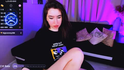 Snapshot of lily_xbaby chatting on December 15, 9:35 am LILY online show from December 15, 9:35 am