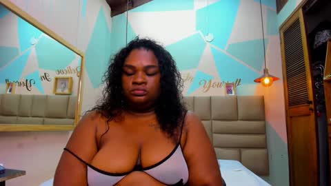 Snapshot of lilybaudyn_ chatting on January 18, 9:13 am Lily online show from January 18, 9:13 am
