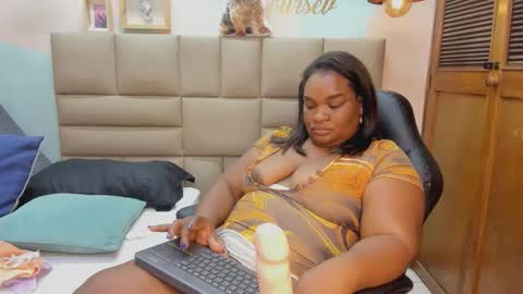 Snapshot of lilybaudyn_ chatting on September 13, 12:43 am Lily online show from September 13, 12:43 am