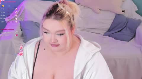 Lily online show from February 19, 9:39 am