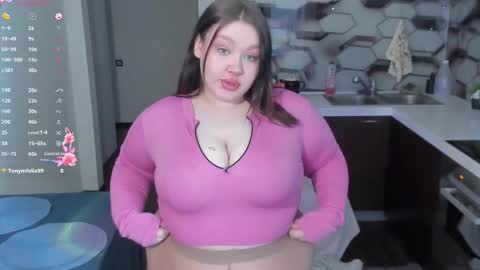Snapshot of lilybelll chatting on February 2, 5:06 am Lily online show from February 2, 5:06 am