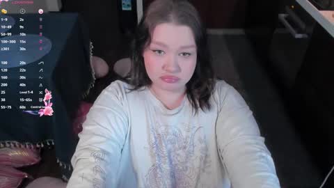 Snapshot of lilybelll chatting on February 20, 6:48 am Lily online show from February 20, 6:48 am