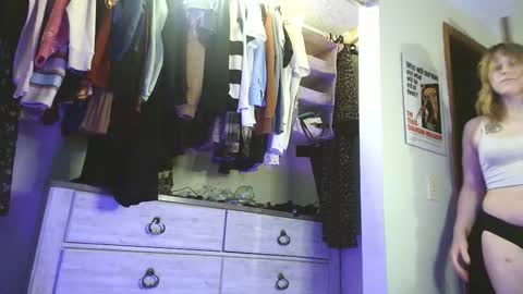 Snapshot of lilybvixen chatting on February 13, 2:29 am lilybvixen online show from February 13, 2:29 am