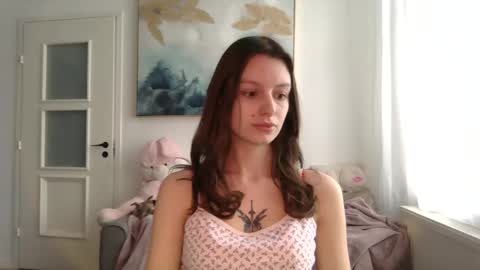 lilycandy_ online show from February 9, 10:41 am