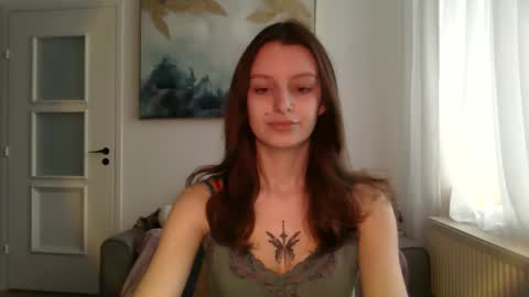 lilycandy_ online show from February 11, 12:32 pm