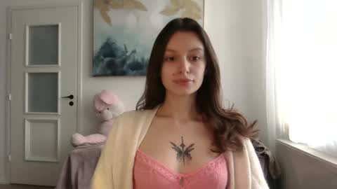 lilycandy_ online show from February 12, 8:20 am