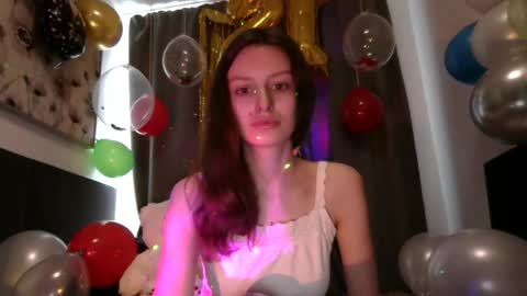 lilycandy_ online show from February 16, 1:29 pm