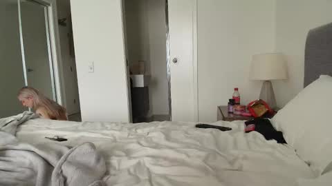 Snapshot of lilyflex chatting on April 28, 1:04 am lilyflex online show from April 28, 1:04 am