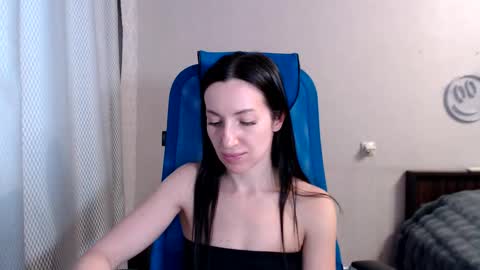 Snapshot of lilymellow chatting on December 12, 9:30 am Lily online show from December 12, 9:30 am