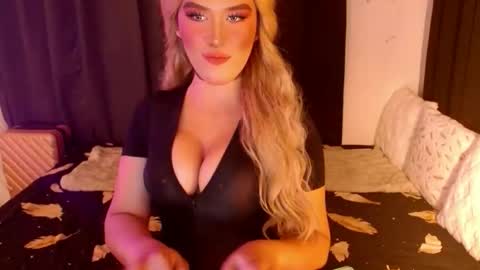 Snapshot of lilymonstercock chatting on September 25, 2:26 am IM YOUR TRUE GODESS Lilymonstercock online show from September 25, 2:26 am