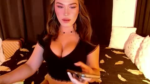 Snapshot of lilymonstercock chatting on October 3, 12:51 am IM YOUR TRUE GODESS Lilymonstercock online show from October 3, 12:51 am