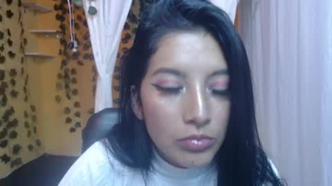 Snapshot of lilymoon_018 chatting on April 23, 1:13 pm lilymoon_018 online show from April 23, 1:13 pm