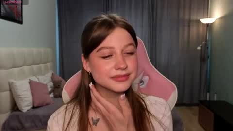 Snapshot of lilymoore69 chatting on June 17, 9:01 am Lily online show from June 17, 9:01 am