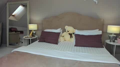 Snapshot of lilymyerss chatting on December 18, 8:31 am lilymyerss online show from December 18, 8:31 am