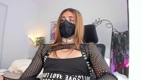 Snapshot of lilyreina chatting on May 13, 7:11 pm Lily Reina online show from May 13, 7:11 pm