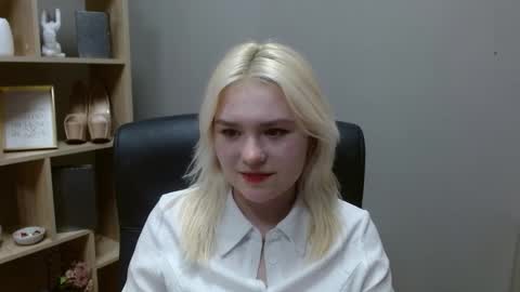 Lily online show from February 18, 2:46 pm