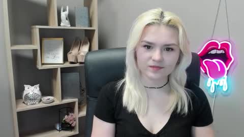 Lily online show from February 25, 2:48 pm