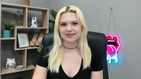 Lily online show from June 2, 2:08 pm