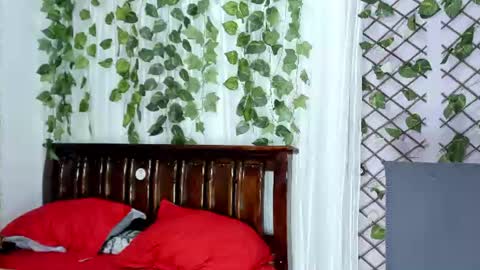paola online show from June 11, 12:32 am