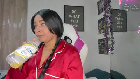 Snapshot of lina_sanchezih chatting on December 16, 2:27 pm LINA SANCHEZ online show from December 16, 2:27 pm