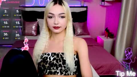 I am Lina online show from September 13, 3:23 pm