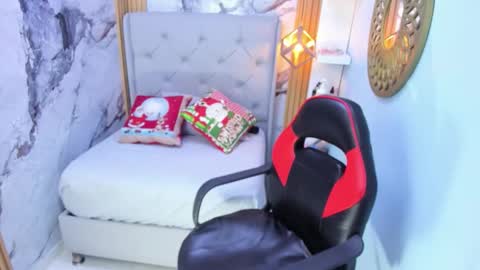 Snapshot of linastark chatting on December 1, 11:10 pm L I N A online show from December 1, 11:10 pm