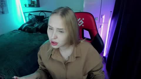 Lina online show from October 10, 9:25 pm