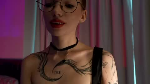 Snapshot of linavelle chatting on May 15, 1:23 am LinaVelle online show from May 15, 1:23 am