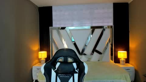  Linda  online show from January 12, 6:35 pm