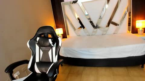  Linda  online show from January 13, 6:46 pm