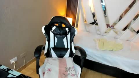  Linda  online show from May 23, 6:34 pm