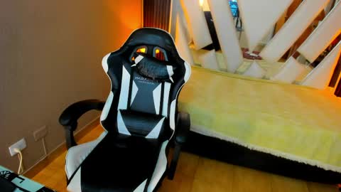  Linda  online show from May 25, 6:36 pm