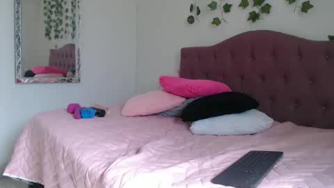 Snapshot of linda_581 chatting on September 14, 8:08 pm linda online show from September 14, 8:08 pm